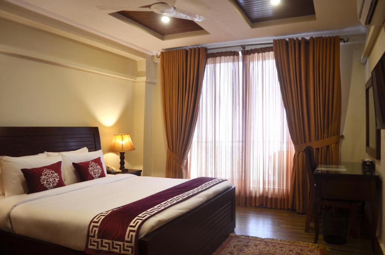 Holiday Grand Resort Bhurban Murree Exterior photo