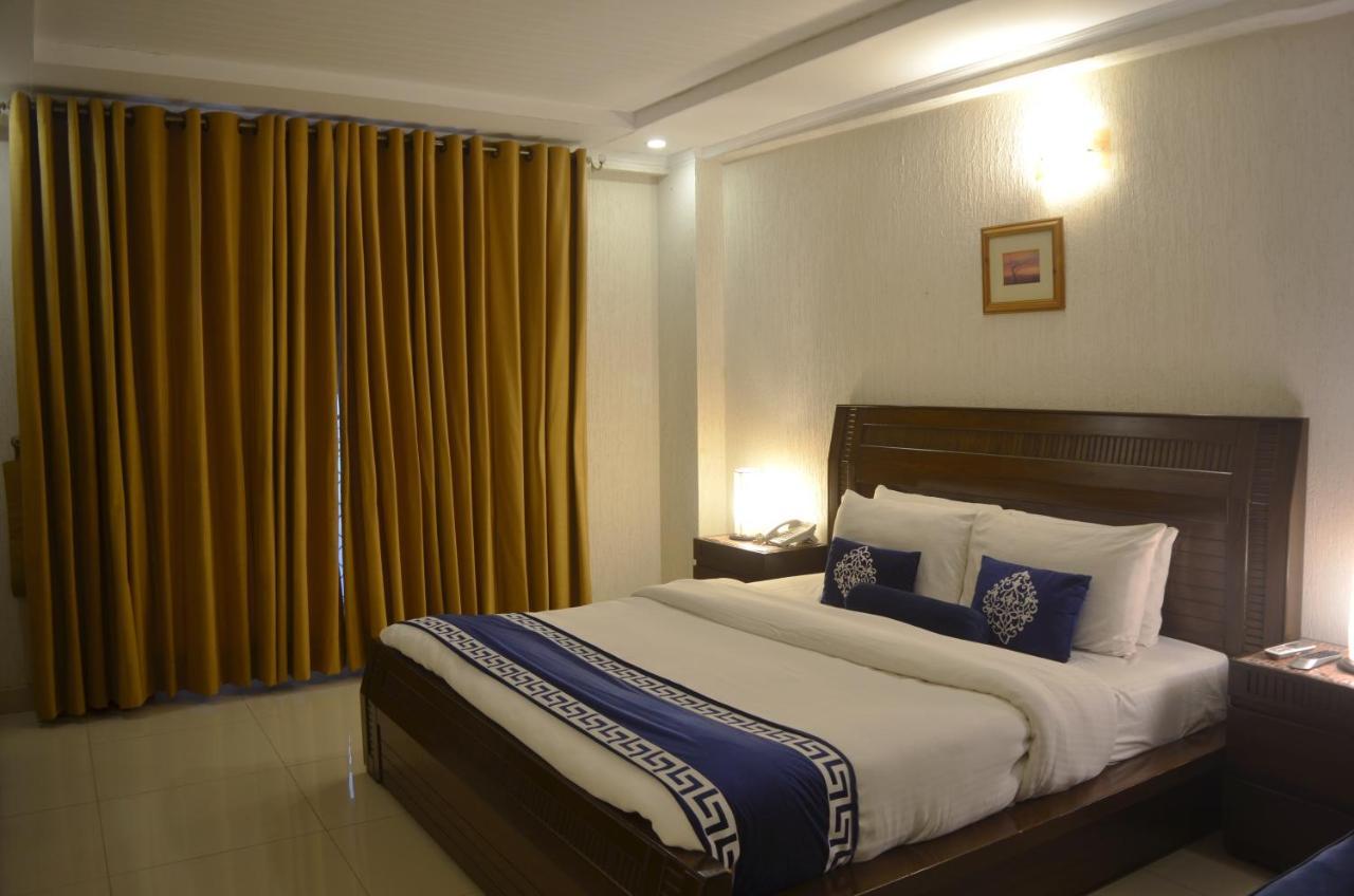 Holiday Grand Resort Bhurban Murree Exterior photo